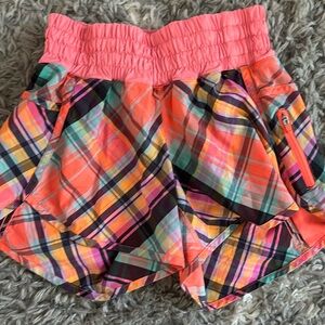 Lululemon  Size 4 trackers plaid